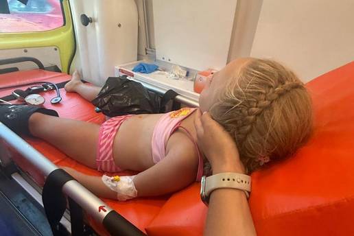Ukrajinku (5) na Hvaru ugrizao poskok, spasili je u zadnji tren: 'Mama, zmija me ugrizla...'