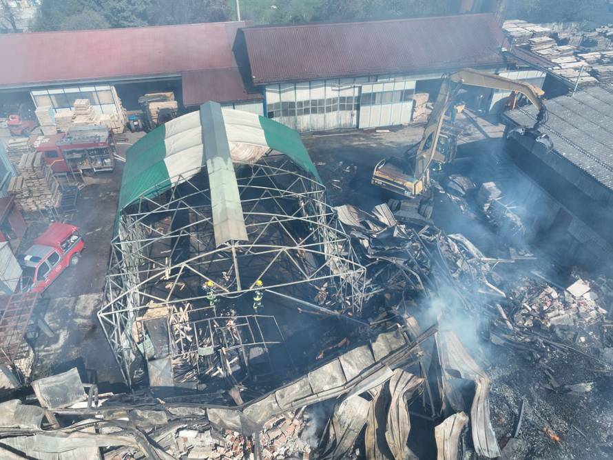 Vlasnik tvornice u kojoj je izbio požar: 'Nismo spavali cijelu noć, kolega nam je nastradao, užas'