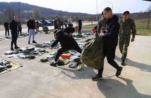 Ministar Anušić i general Kundid na prvom danu TVO-a na Slunju