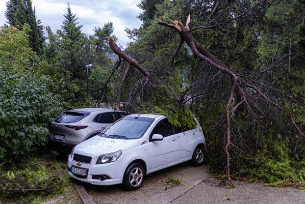 Olujno nevrijeme poharalo Mostar 