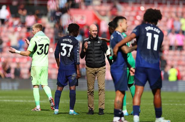 Premier League - Southampton v Manchester United