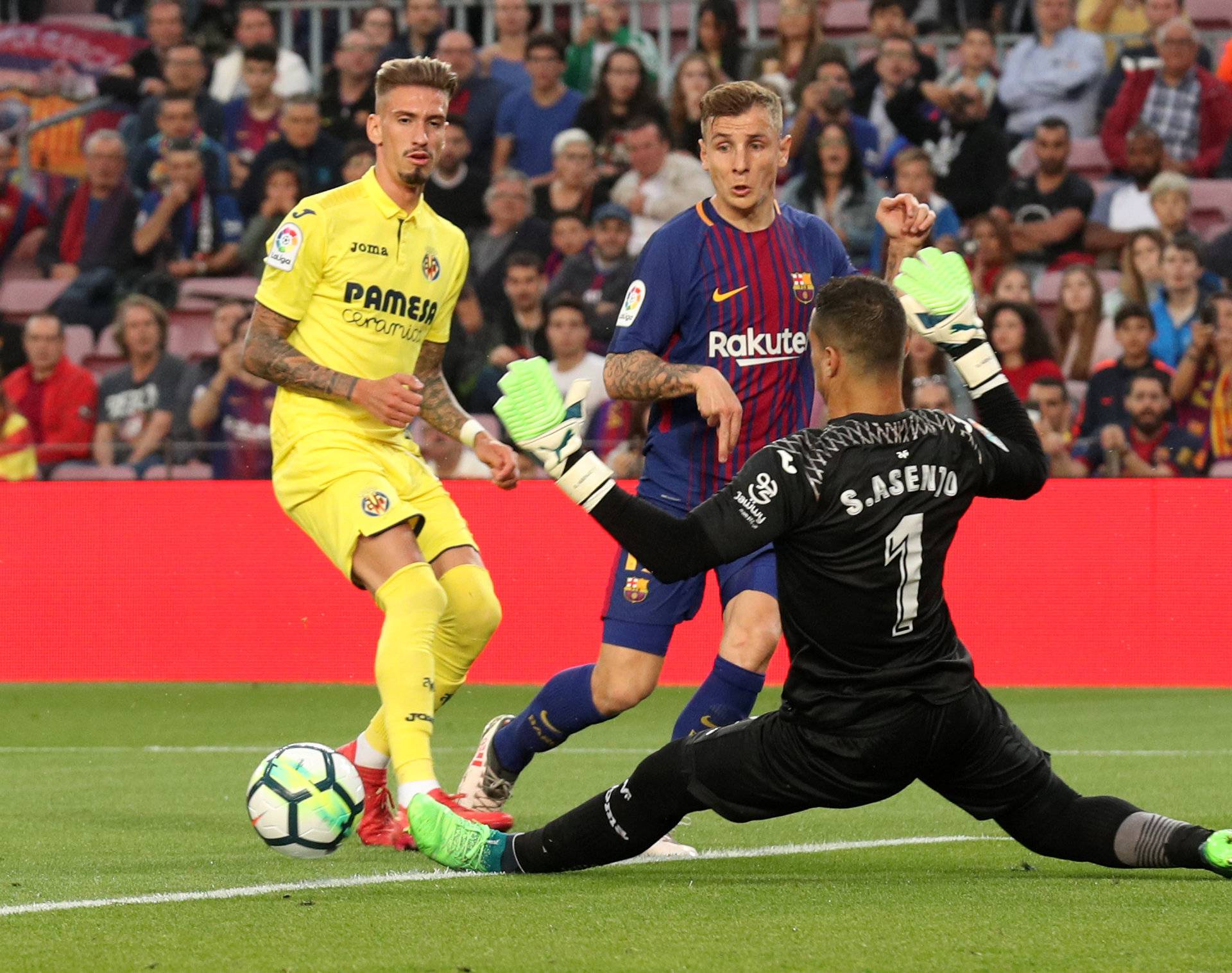 La Liga Santander - FC Barcelona v Villarreal