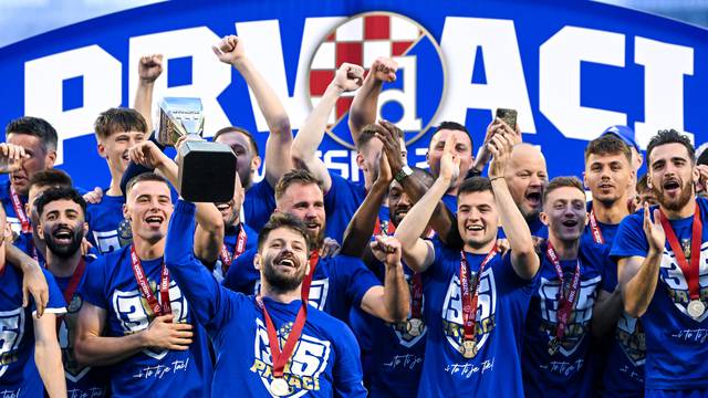 Ceremonija dodjele pehara Dinamu, osvajaču SuperSport Hrvatske nogometne lige