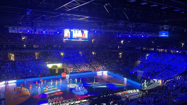 FOTO Kontra IHF-u: Zagrebačka Arena puna i u ranijem terminu! Bizarna spikerova molba publici