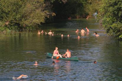 Mrežnica je prepuna kupača iz Zagreba, Karlovca i Duge Rese