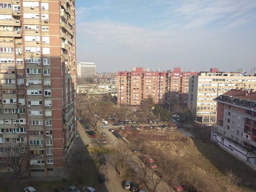 Iznajmljuje stan za 500 €, a svi komentiraju fotke: Namještaj je iz doba Tita! Je li ovo neka šala?