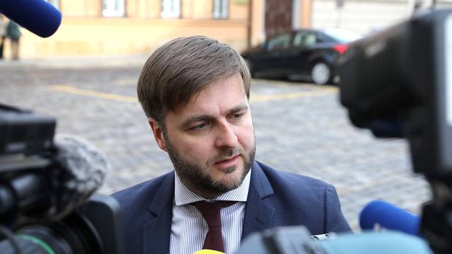 Zagreb: Ministri dolaze na sjednicu užeg kabineta Vlade RH
