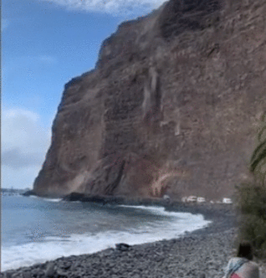 Drama na Kanarima: Snimili su trenutak urušavanja planine...