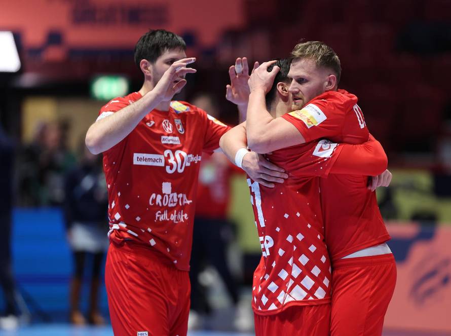 Malmo: Hrvatski rukometaši slave pobjedu u zagrljajima i poljupcima svojih najmilijih