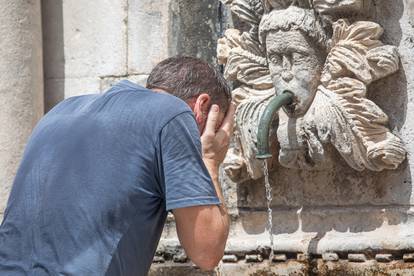Prave ljetne vrućine u Dubrovniku, turisti preplavili stari grad