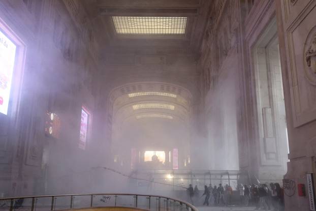 USB union holds nationwide strike, "Let's Block Everything," in solidarity with Gaza, in Milan