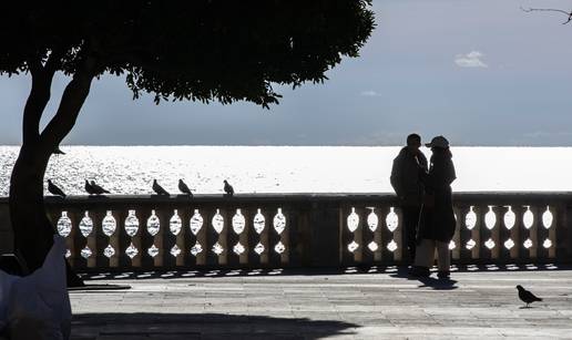 Zimski dan u Dubrovniku: Sunce i hladno&cacute;a u starom gradu
