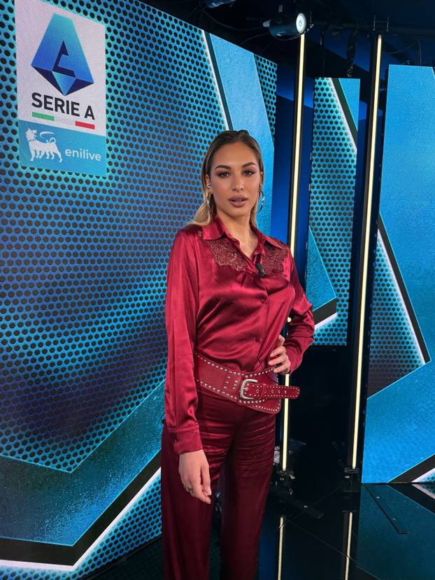 FOTO Talijanska voditeljica je konkurencija Diletti Leotti pred kamerama! Bila je i misica...