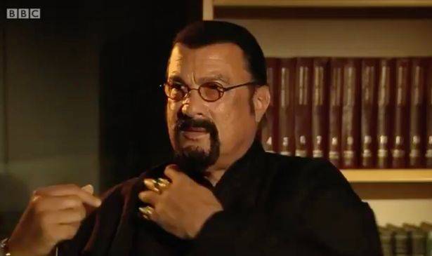 Steven Seagal izjurio iz emisije zbog pitanja o zlostavljanju...