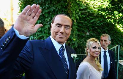 Silvio Berlusconi ima koronu: Na liječenju je, osjeća se dobro
