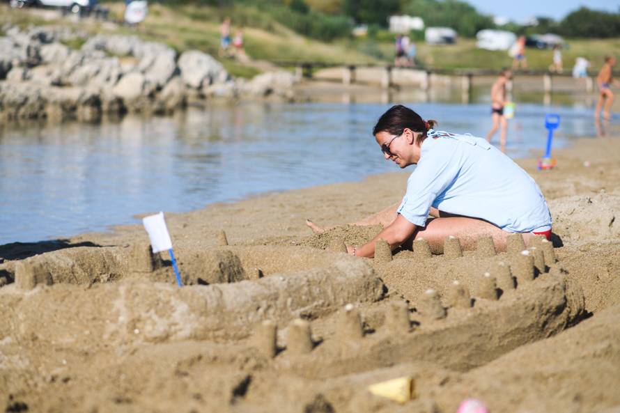 Prekrasne skulpture od pijeska uljepšale poznate plaže u Ninu