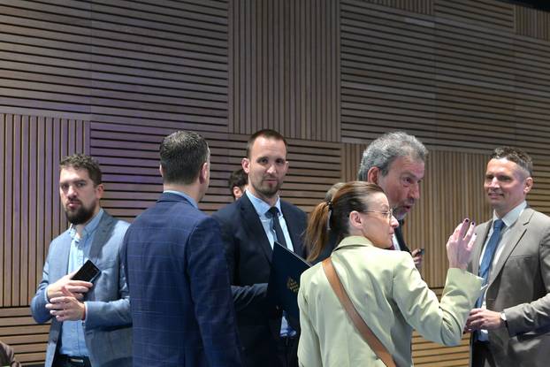 Zagreb: Premijer Plenkovi&cacute; na dodjeli ugovora za jednosmjensku i cjelodnevnu &scaron;kolu