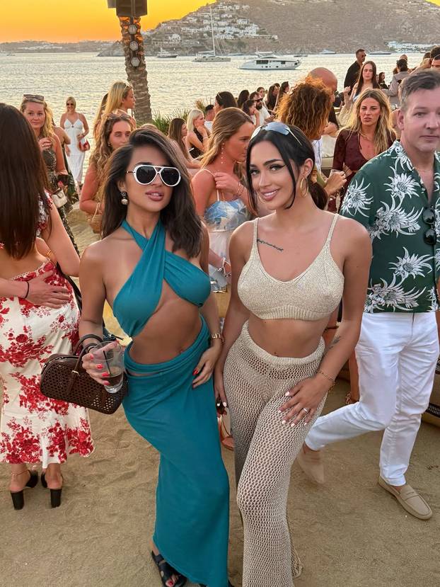 FOTO Cigi i 'Savršene' Laura i Barbara odmarali na Mikonosu: Evo kako su se proveli u Grčkoj