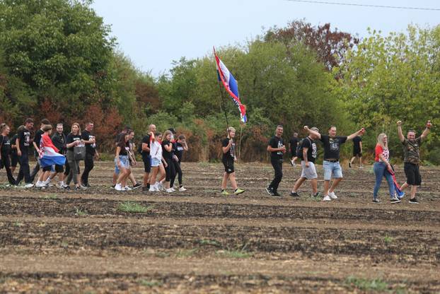 Vukovar: Mnogobrojni obožavatelji Thomsona su krenuli pristizat u posljepodnevnim satima 