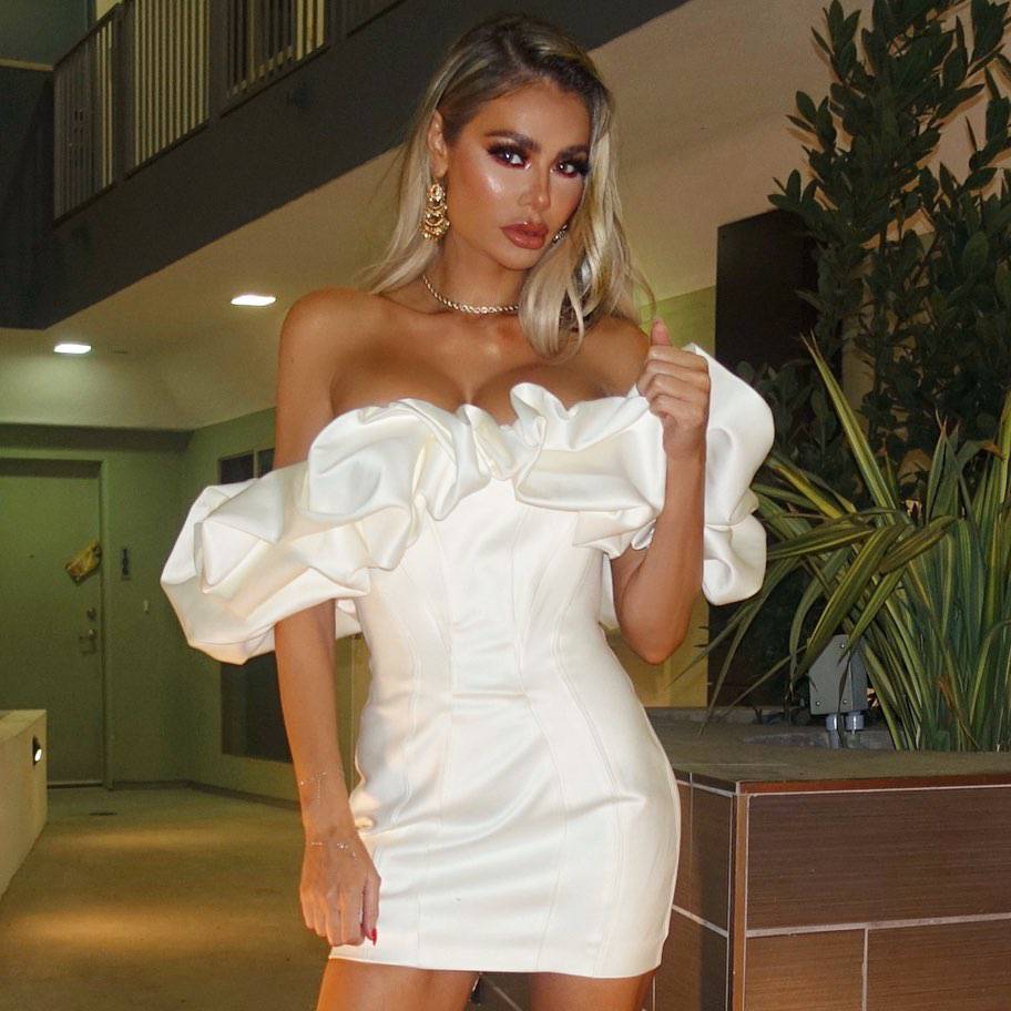 Silikonska kraljica: Chloe Sims 'izbacila' bujne plastične grudi