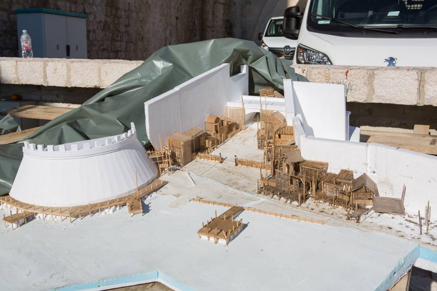 Počelo je: Dubrovnik se polako sprema za doček Robina Hooda