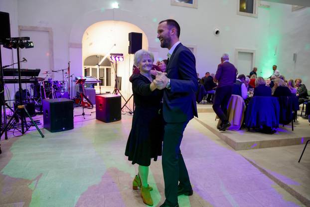 U Zadru održan Bal umirovljenika, zaplesao i ministar Šime Erlić
