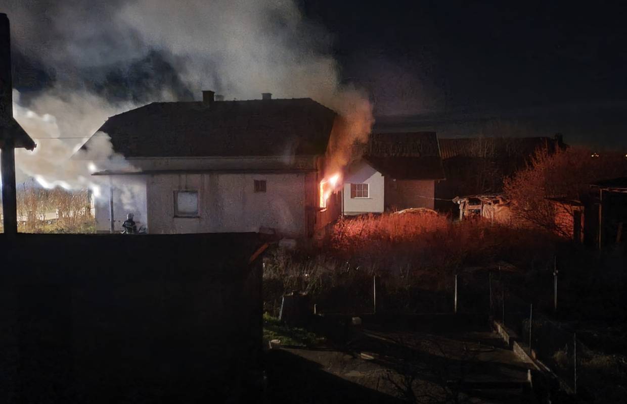 Gorjela obiteljska kuća: 'Bilo me strah da se požar ne proširi, oko kuće je sve obraslo travom'