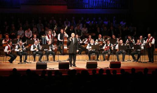 Zvonko Bogdan i tamburaški orkestar u punom 'Lisinskom'