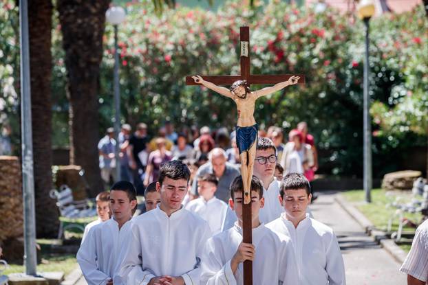 Kaštel Stari: Blagdan Tijelova u župnoj crkvi Gospe od Ružarija