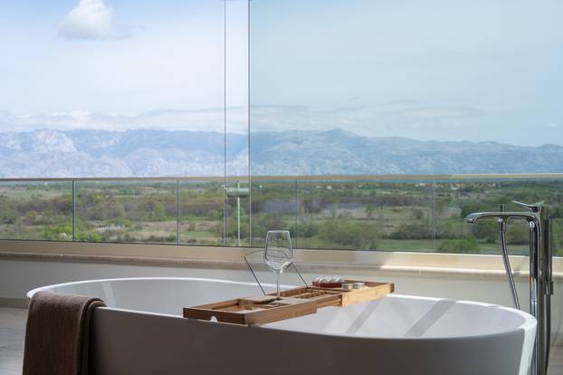 FOTO Ova kuća za odmor blizu Zadra nema niti jedan 'ravni' zid, a noćenje stoji 1100 eura