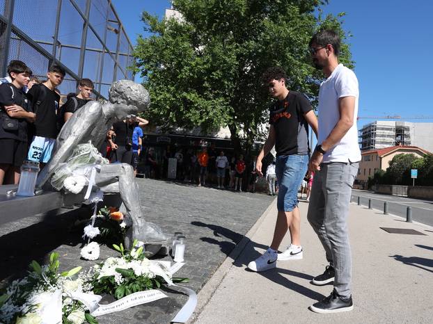 Šibenik: Kod spomenika na Baldekinu obilježena 33. obljetnica smrti Dražena Petrovi?a