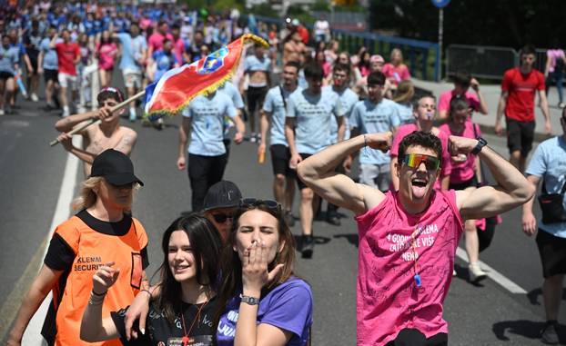 Zagreb: Maturanti preko Mosta slobode uputili se prema Bundeku