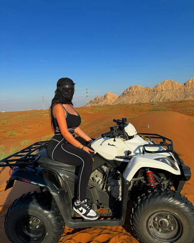 FOTO Zbog supruga je prešla na islam, a optužili su ju da zbog njene 'magije' on ne igra za BiH