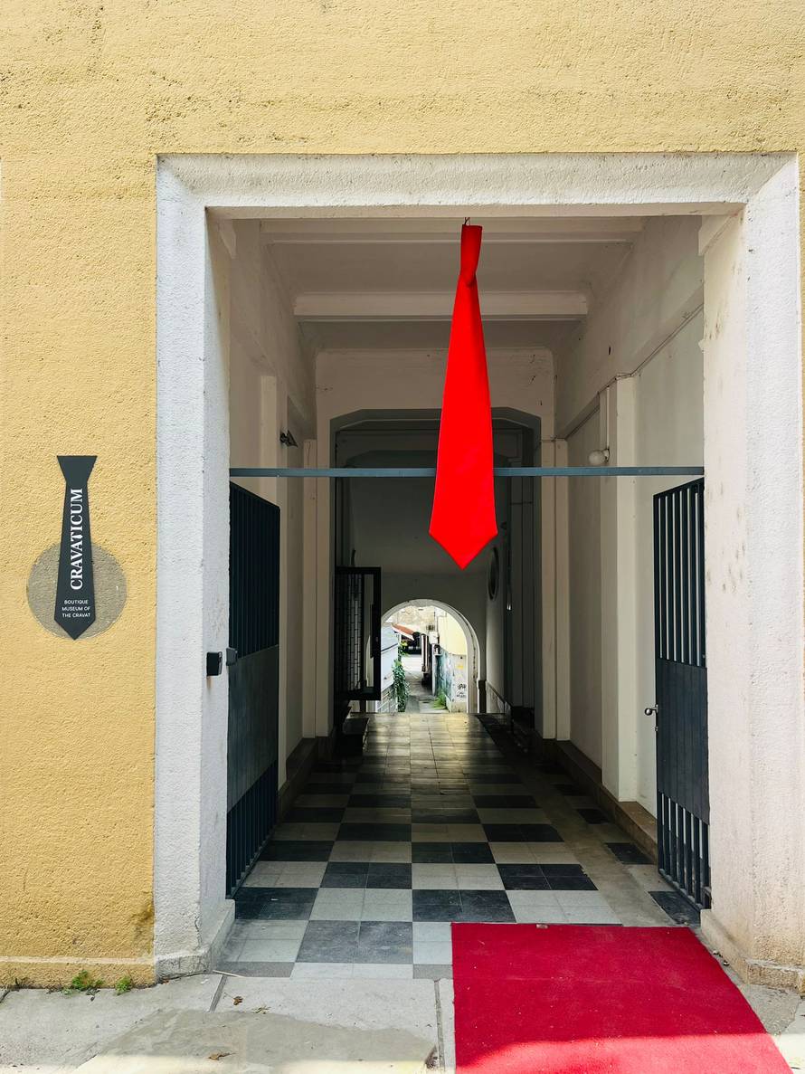 Oteo najveće kravate u centru Zagreba! Muzej: 'Otmičar se javio, tražio je otkupninu...'