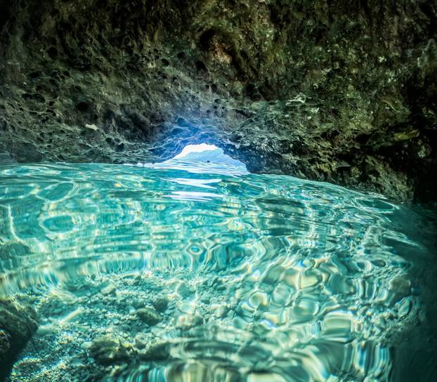 Kamen Brela i plaža Punta Rata  