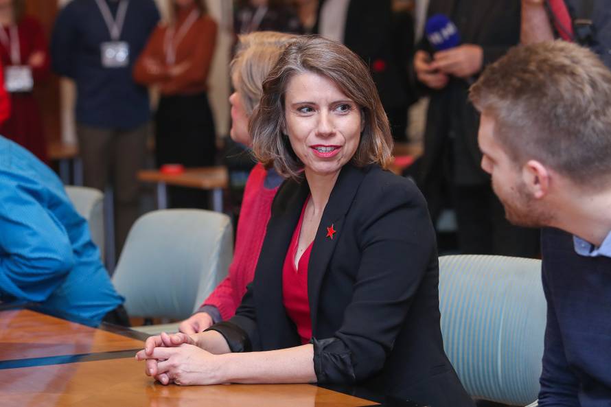 'Naša Vlada izvršava briselske direktive i zatvara industriju'