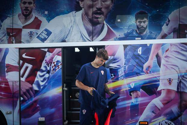 Zagreb: Odlazak hrvatske nogometne reprezentacije u Prag 