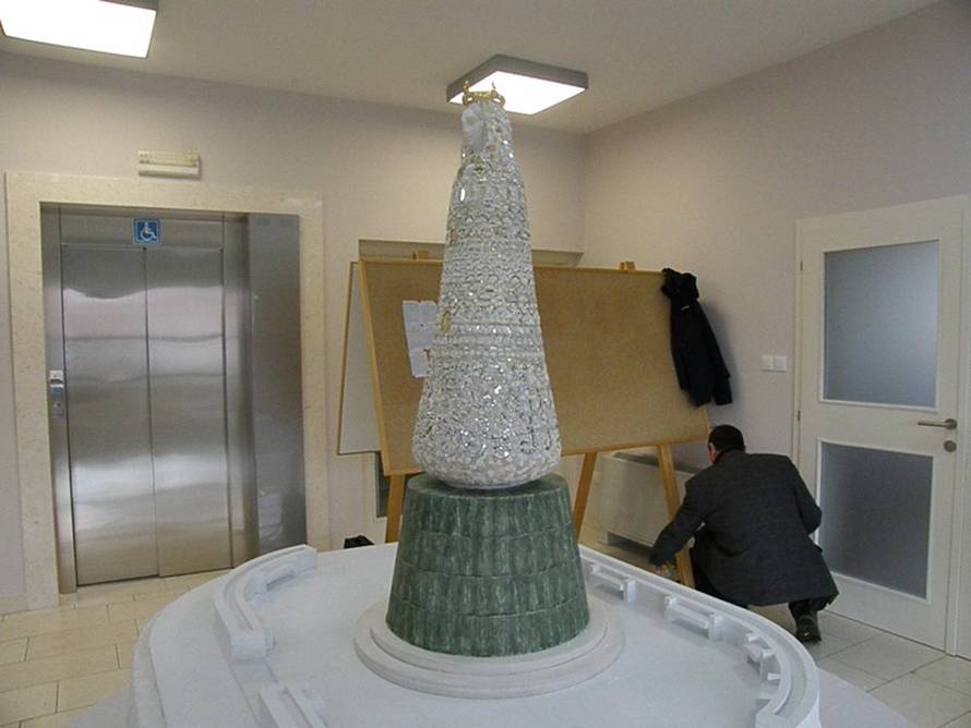 Visok 17 metara: Kip Gospe koja svjetli stiže u Primošten