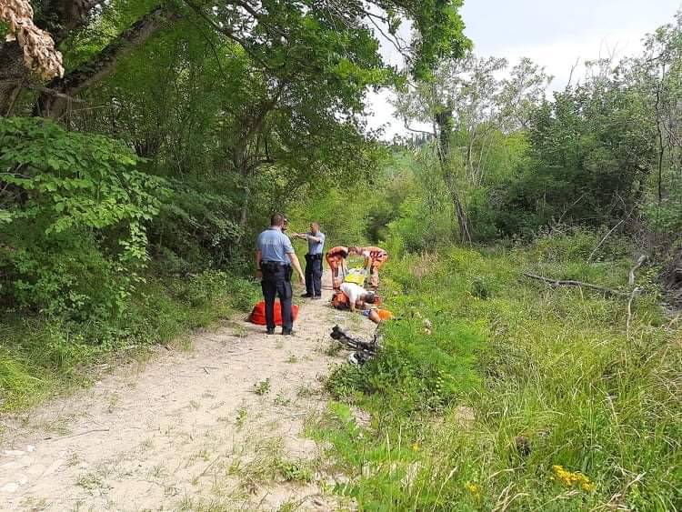 Biciklist pao, ozlijedio glavu i vilicu, spašavali ga vatrogasci