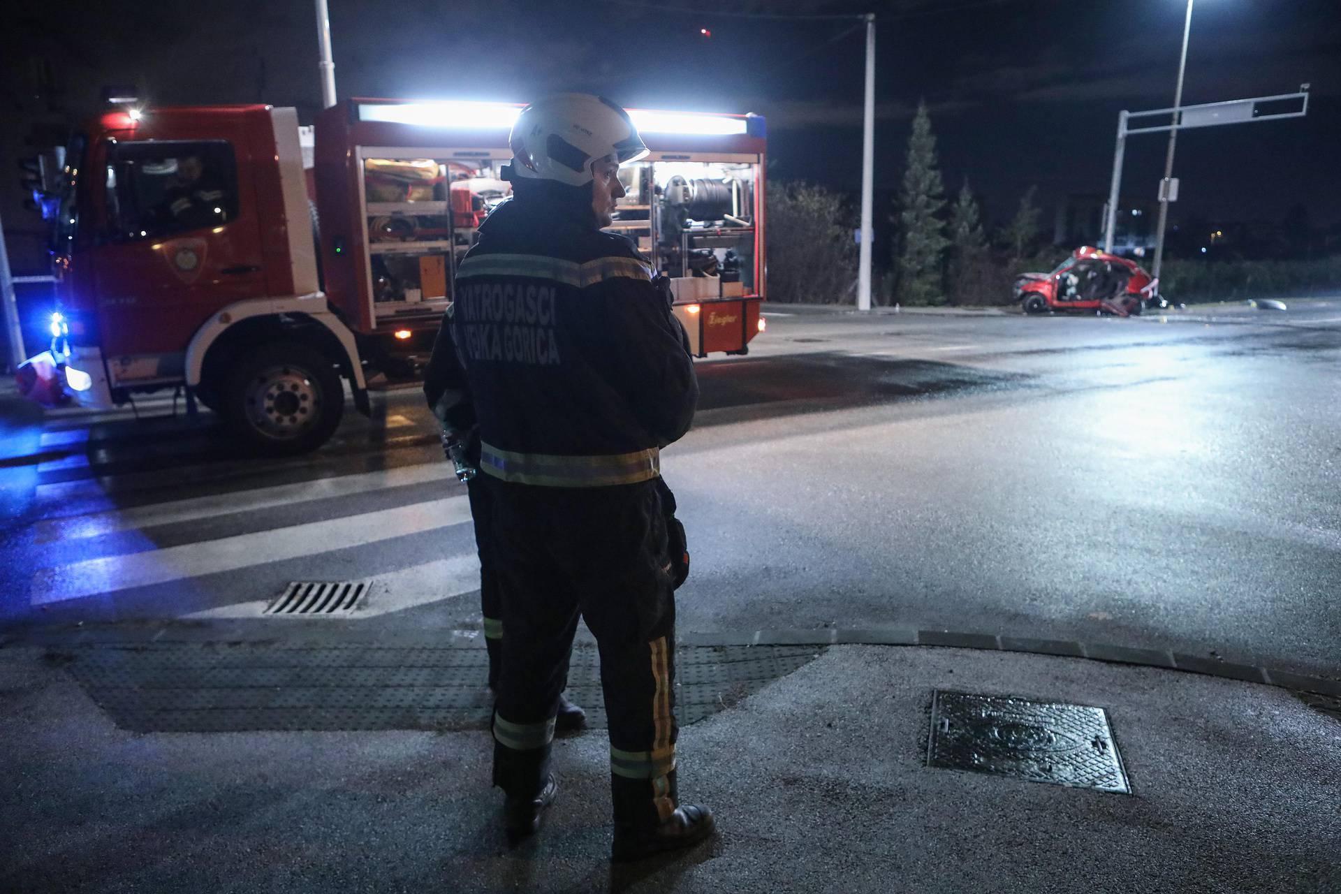 Strašne slike iz Velike Gorice: Mladić (22) zabio se u semafor i poginuo na mjestu nesreće...