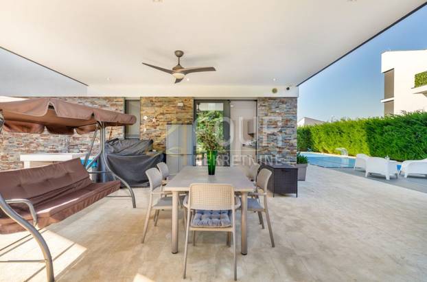 Vrijedi li pogled na Brijune iz svog bazena baš ovoliko? Evo što još nudi vila u Fažani...