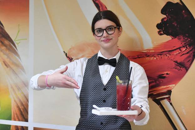 Prelog: Reportaža o školi i učenicama koje su osvojile nagradu na natjecanju barmena