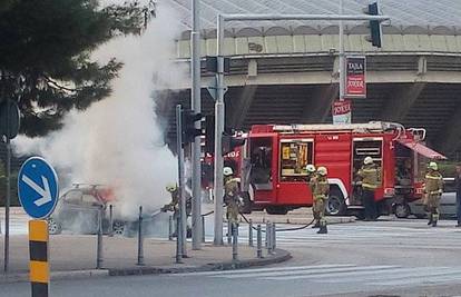 Auto se zapalio na semaforu blizu Poljuda, nema ozlijeđenih