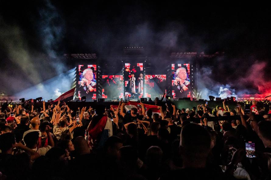 Obožavatelji na velikom koncertu Marka Perkovića Thompsona u Sinju