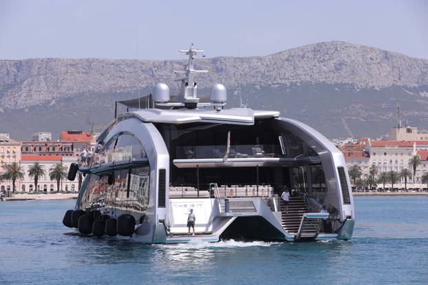 Jahta neobičnog izgleda This Is It uplovila u Split 