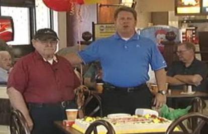 'Zaposlenik stoljeća' radi u McDonaldsu već 50 godina