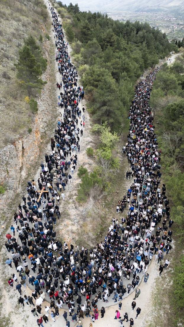Mostar: Brojni vjernici sudjelovali na križnom putu