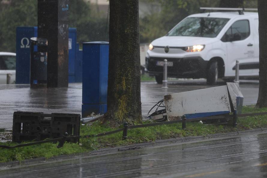 Zagreb:  Olujani vjetar stvara probleme u centru grada 