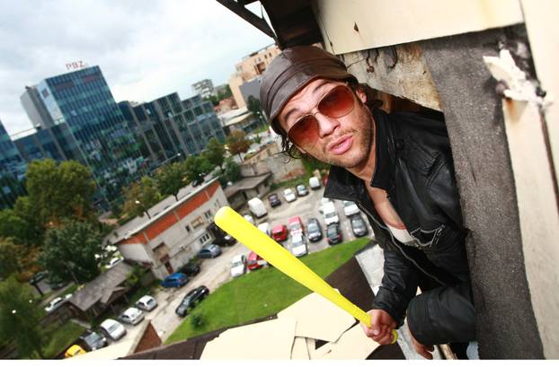 ARHIVA - Zagreb: Mario Petrekovi? uredio prostor za život u nekadašnjoj tvornici Katran