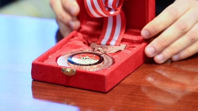 Zagreb: Ministar Barišić primio učenike koji su osvojili medalje na prirodoslovnoj olimpijadi